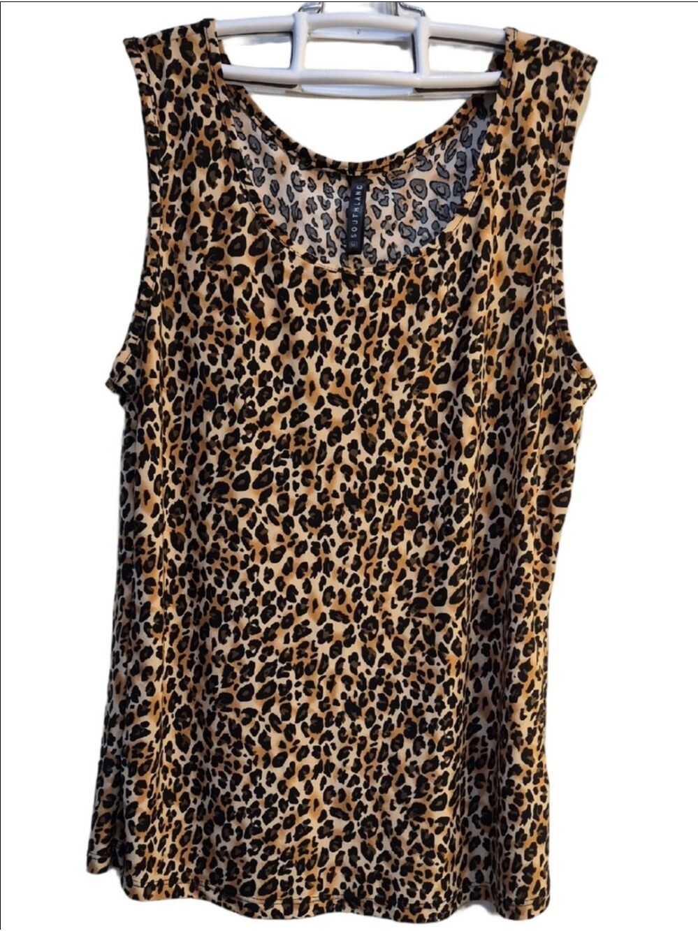 💕⃝🕊️ 3 For $ 15 Southland Leopard Print Sleeveless Tank Top With A Scoop Neck